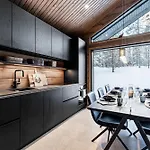 Outi, New Luxury In äkäslompolo, Lapland *