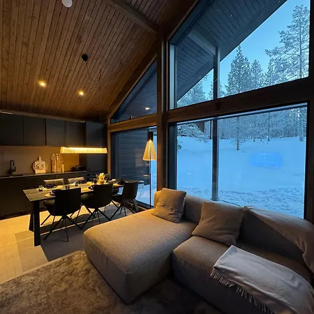 Tatil Evi Outi, A Luxurious In Aekaeslompolo, Lapland