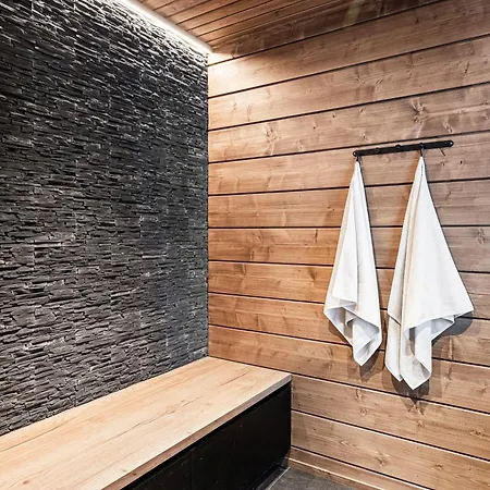 Tatil Evi Outi, A Luxurious In Aekaeslompolo, Lapland *