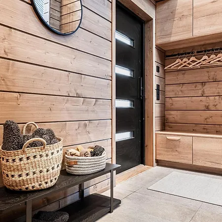 Outi, New Luxury In Aekaeslompolo, Lapland *