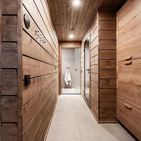 Outi, A Luxurious In Aekaeslompolo, Lapland