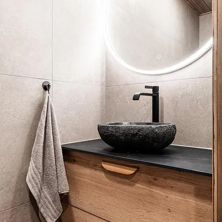 Outi, New Luxury In Aekaeslompolo, Lapland 度假居