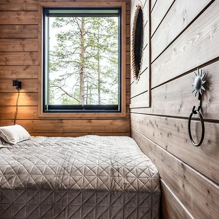 Tatil Evi Outi, A Luxurious In Aekaeslompolo, Lapland *