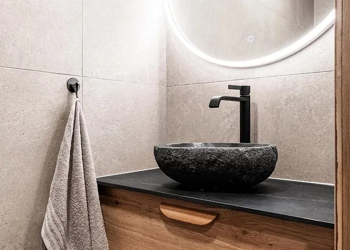 Outi, New Luxury In Aekaeslompolo, Lapland بيت للعطل